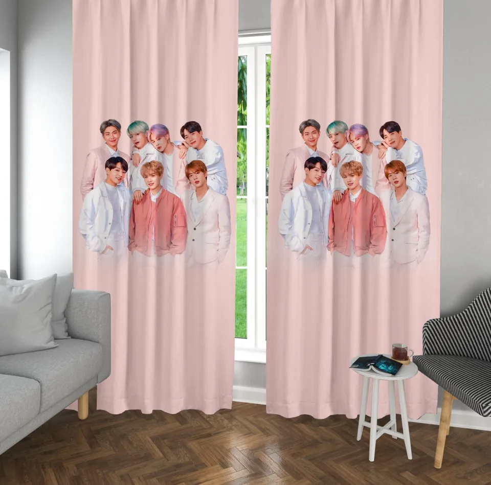 K-Pop Erkek Grubu Temalı Pembe Fon Perde