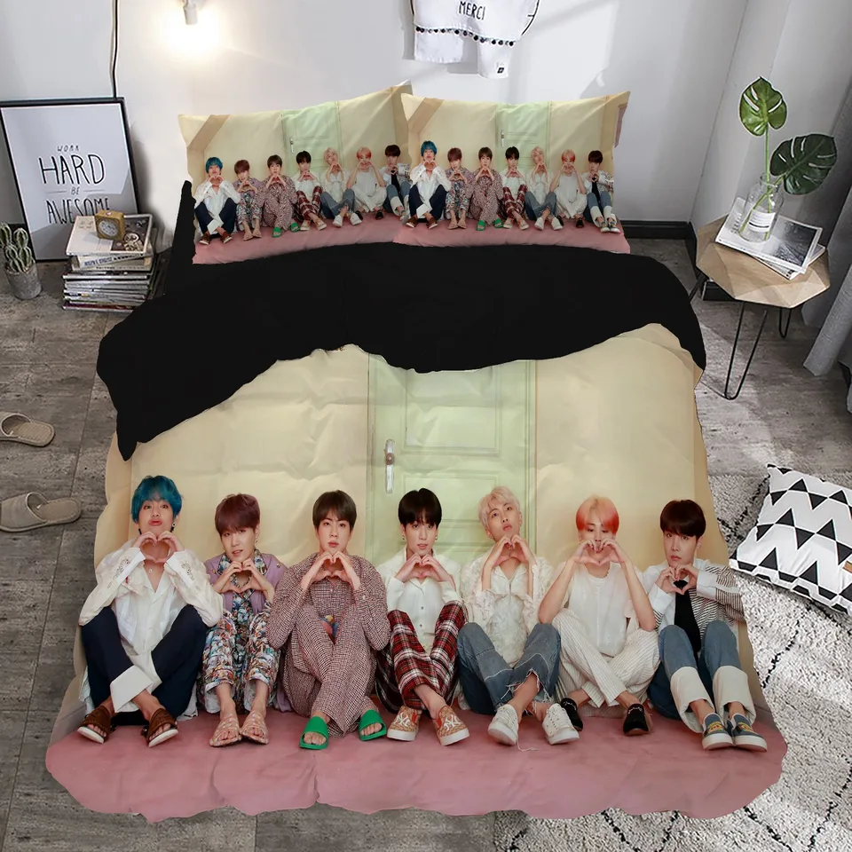 K-Pop Erkek Grubu Temalı Pastel Çift Kişilik Nevresim Takımı