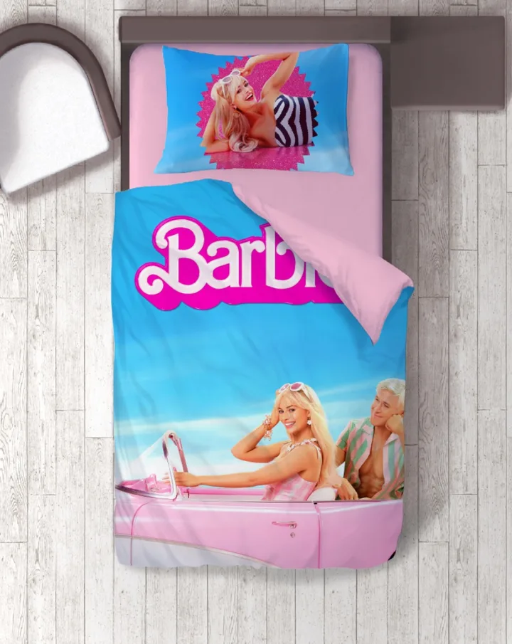 Pembe Arabalı Sarışın Bebek Temalı Tek Kişilik Nevresim Takımı