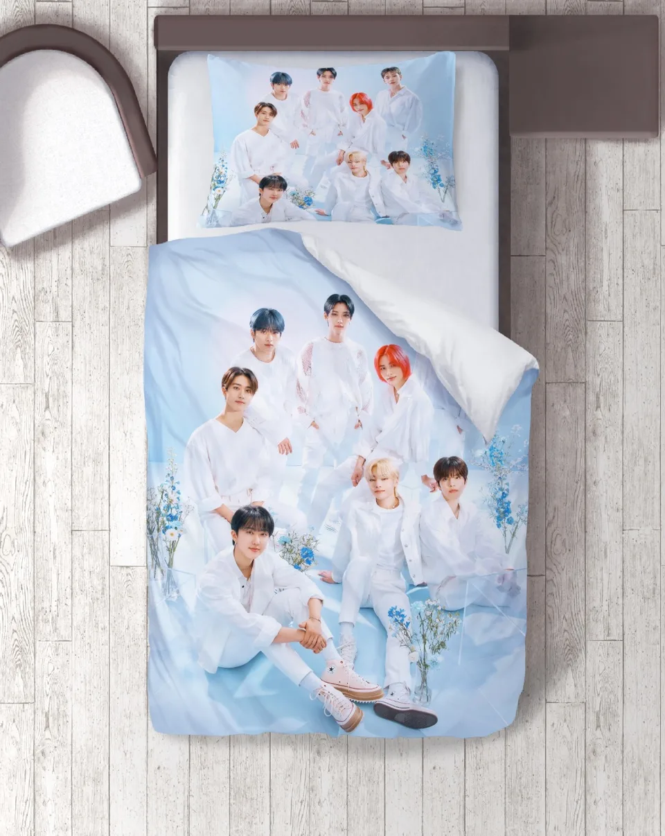 K-Pop Erkek Grubu Temalı Açık Mavi Tek Kişilik Nevresim Takımı