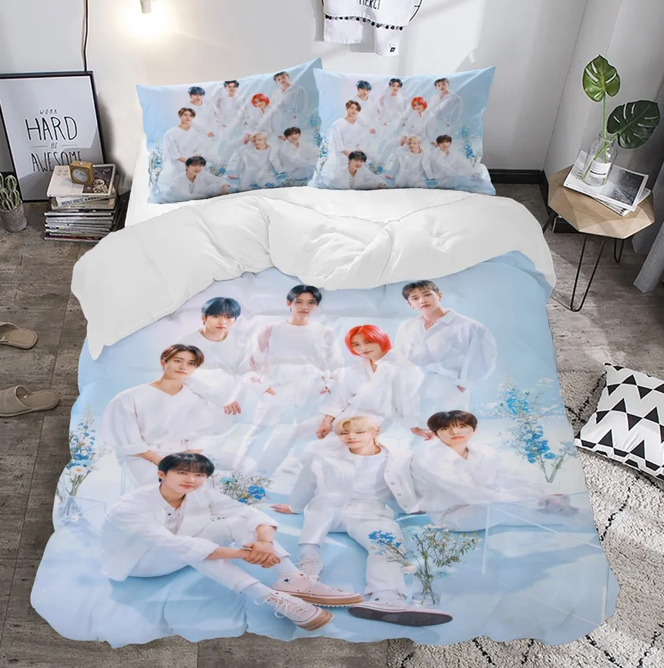 K-Pop Erkek Grubu Temalı Açık Mavi Çift Kişilik Nevresim Takımı