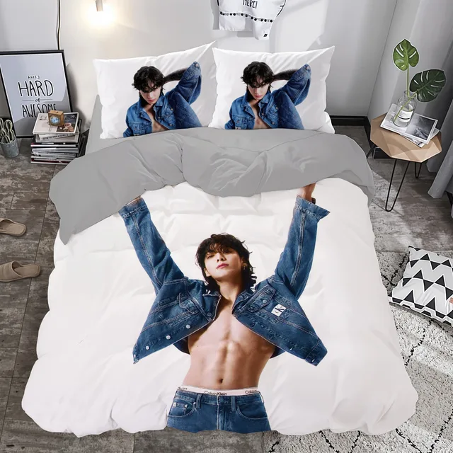 K-Pop Erkek Şarkıcı Temalı Beyaz Çift Kişilik Nevresim Takımı