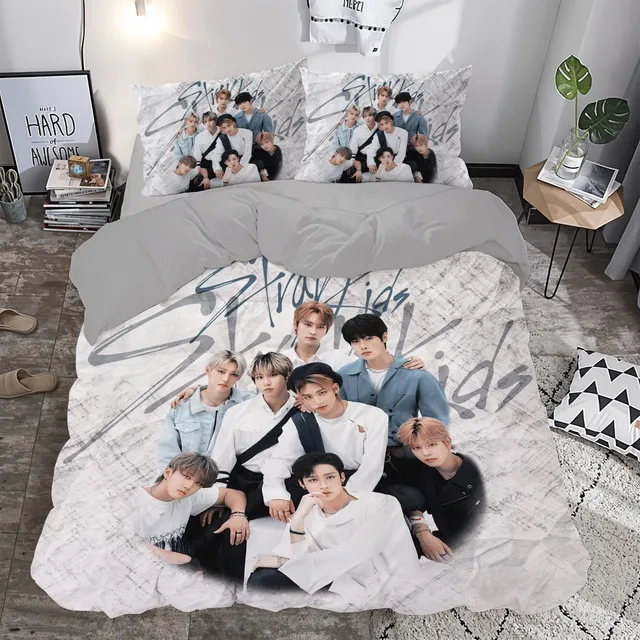 K-Pop Erkek Grubu Temalı Gri Çift Kişilik Nevresim Takımı