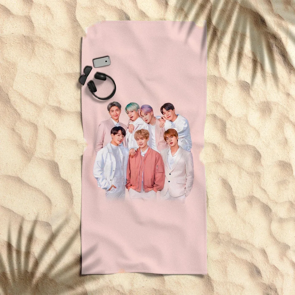 K-Pop Erkek Grubu Temalı Pembe Plaj Havlusu