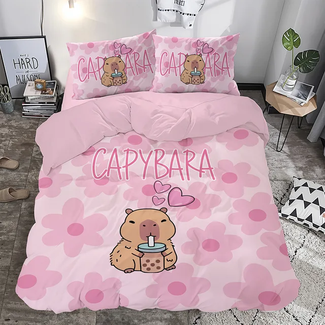 Pembe Çiçekli Sevimli Kapibara Desenli Çift Kişilik Nevresim Takımı