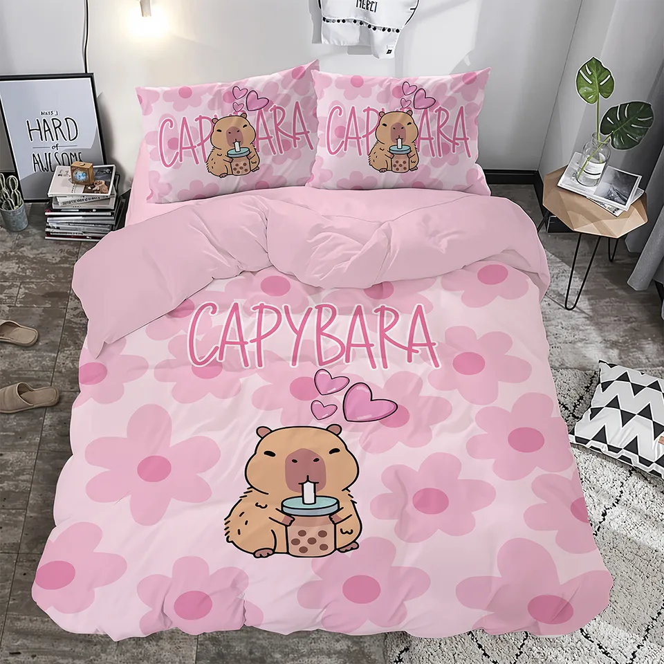 Pembe Çiçekli Sevimli Kapibara Desenli Çift Kişilik Nevresim Takımı