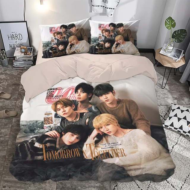 K-Pop Erkek Grubu Dergi Kapağı Temalı Çift Kişilik Nevresim Takımı